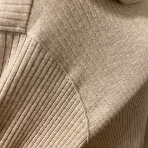 NWT Velvet by Graham and Spencer Medium Gray Cowl Neck Ribbed Sweater - Picture 13 of 14